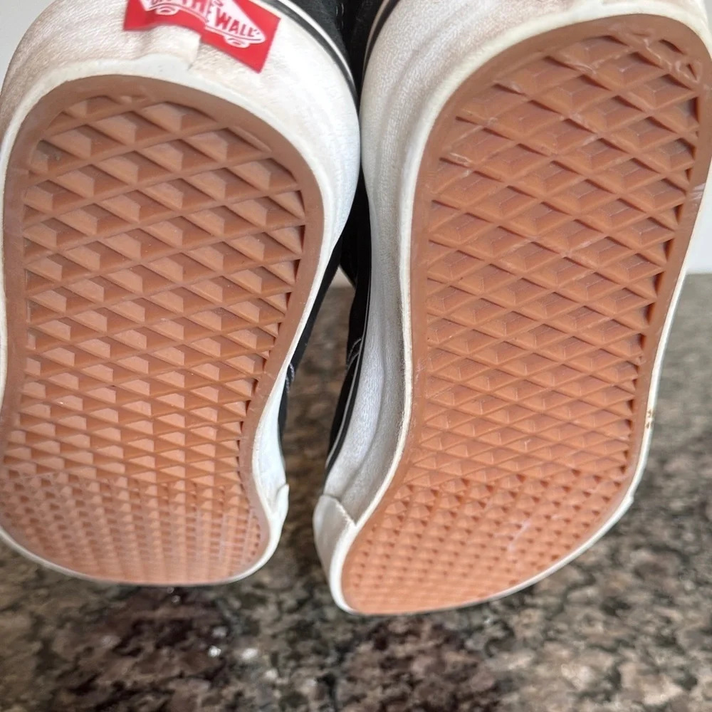 Vans Men's Black and White Sneakers EUC 11